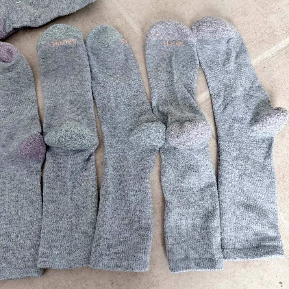 HANES WOMEN'S CREW SOCKS GRAY  SHOE SIZE‎ 5-9 -  5 Pair
